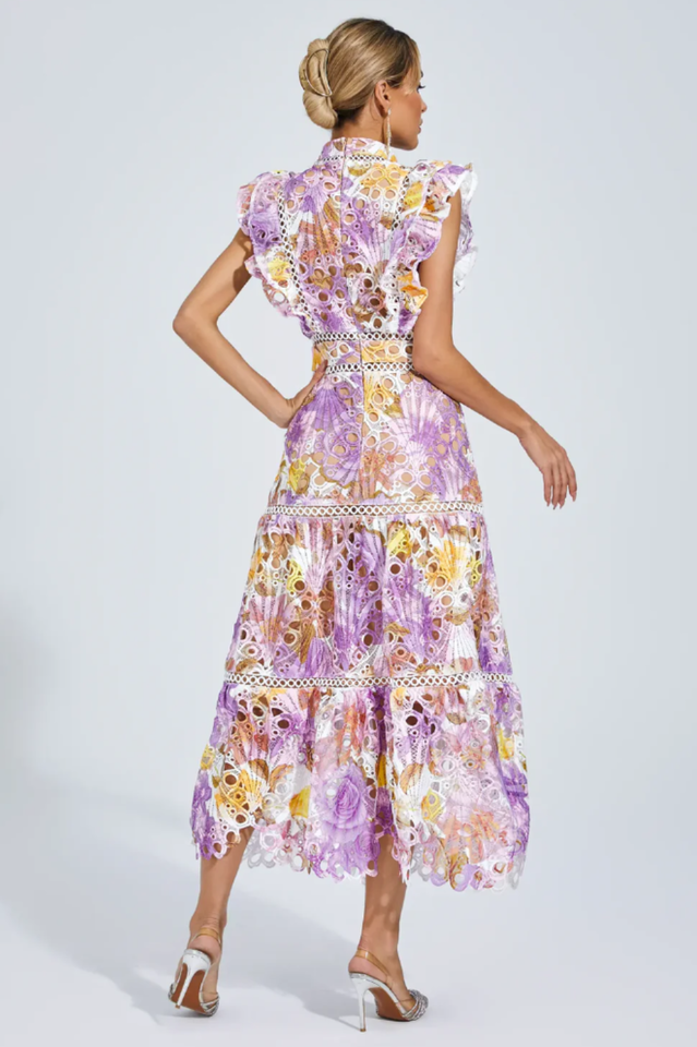 Effortlessly Elegant Dress with a Timeless Design