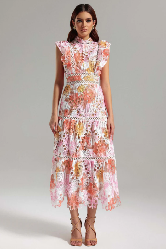 Effortlessly Elegant Dress with a Timeless Design