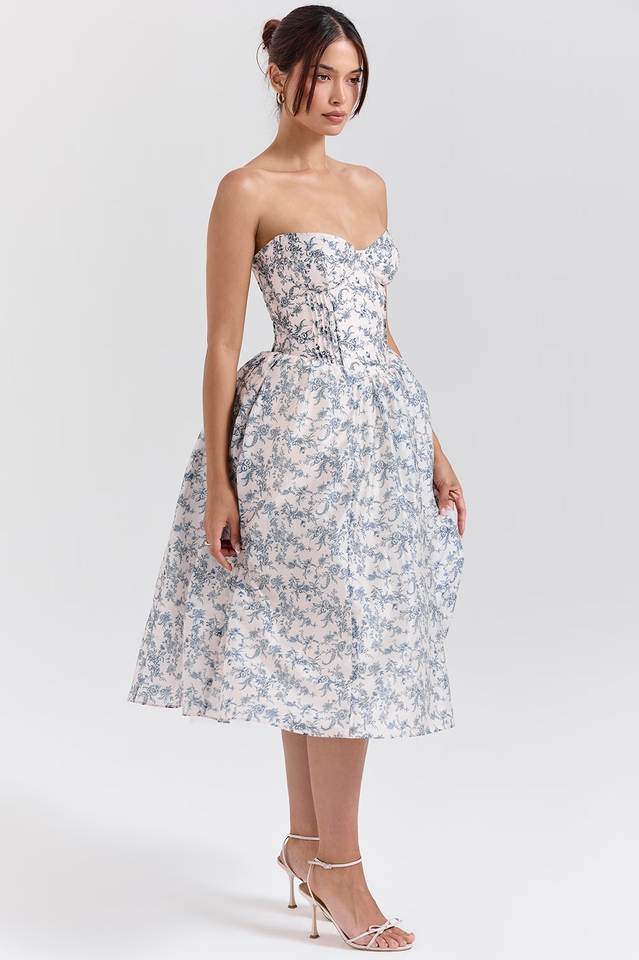 Beautifully Finished Dress in a Timeless Design