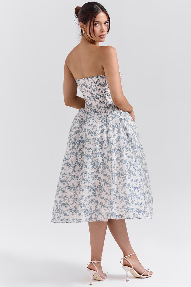 Beautifully Finished Dress in a Timeless Design