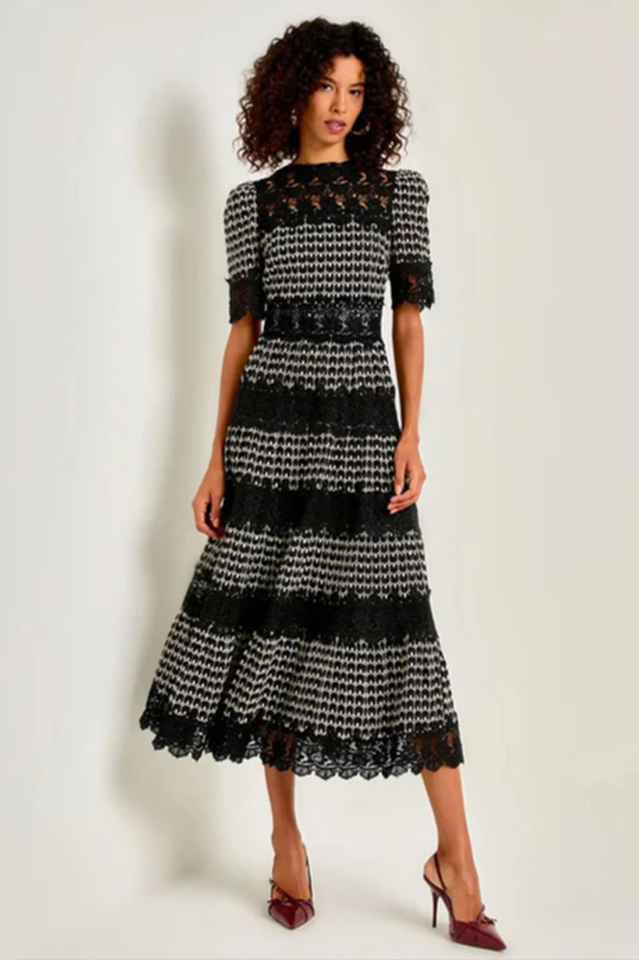 Effortlessly Elegant Dress with a Timeless Design