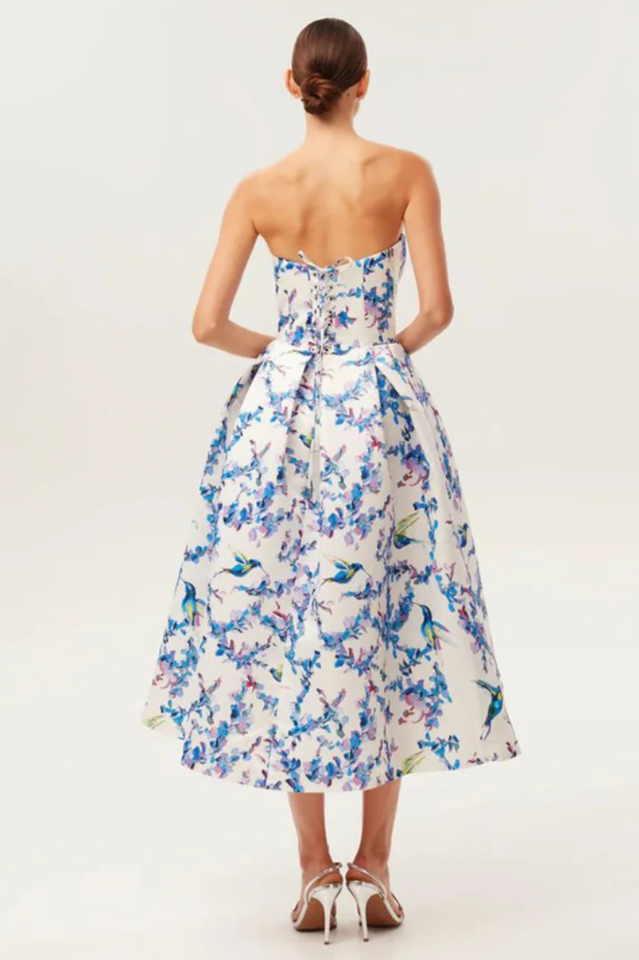 Beautifully Finished Dress in a Timeless Design