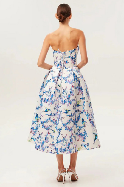 Beautifully Finished Dress in a Timeless Design