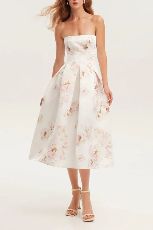 Beautifully Finished Dress in a Timeless Design