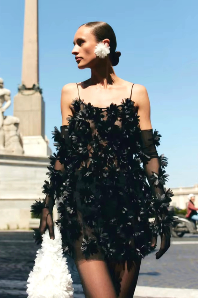 Effortlessly Elegant Dress with a Timeless Design