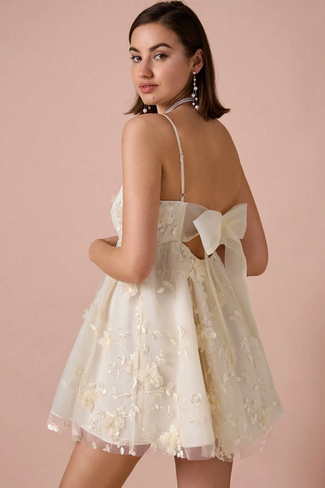 Effortlessly Elegant Dress with a Timeless Design