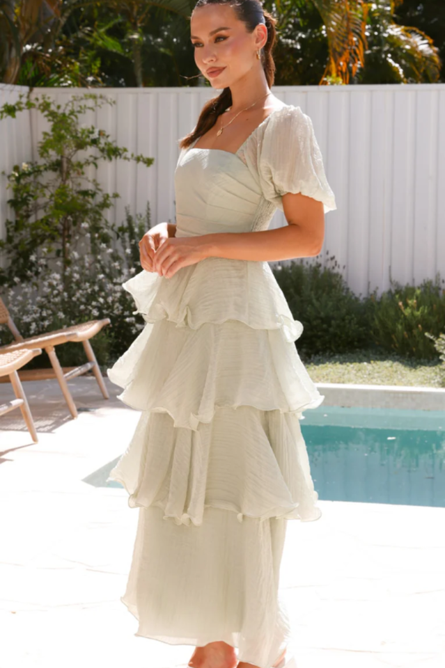 Well Tailored Dress with a Graceful Silhouette