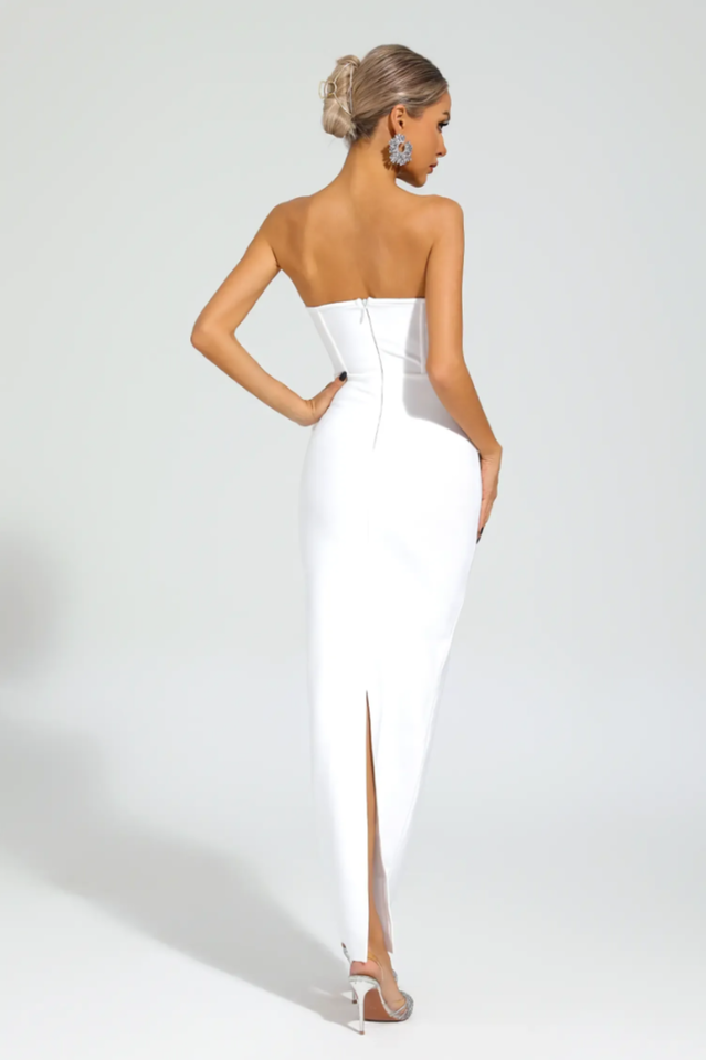 Well Tailored Dress with a Graceful Silhouette