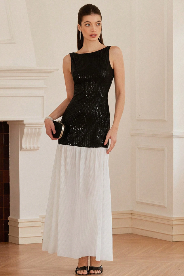 Gracefully Styled Dress for Any Occasion