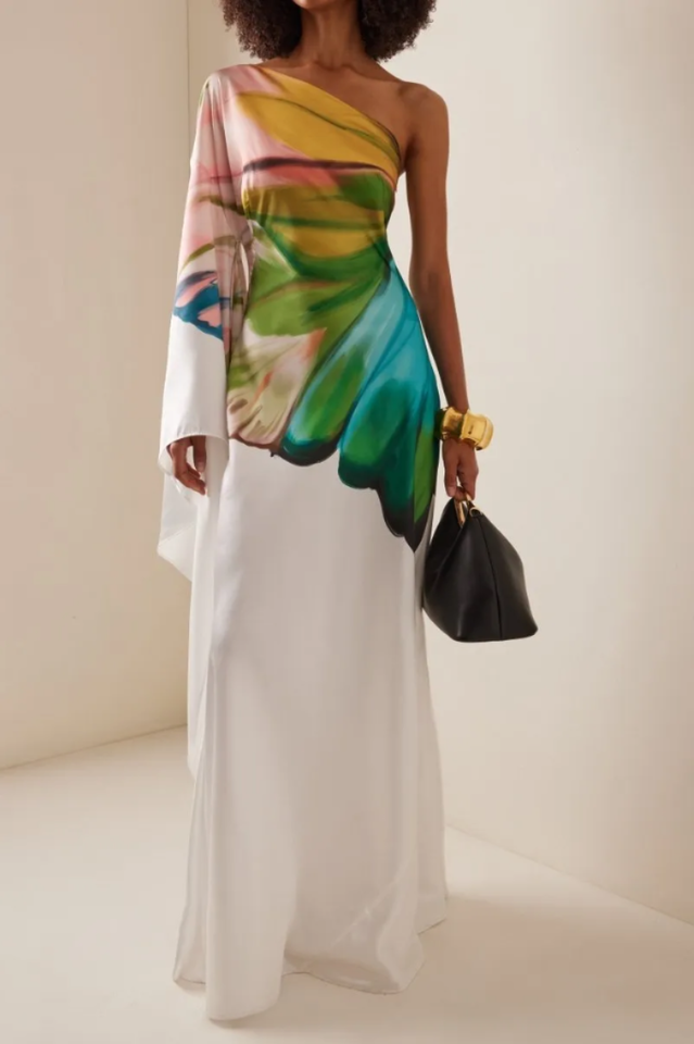 Gracefully Styled Dress for Any Occasion