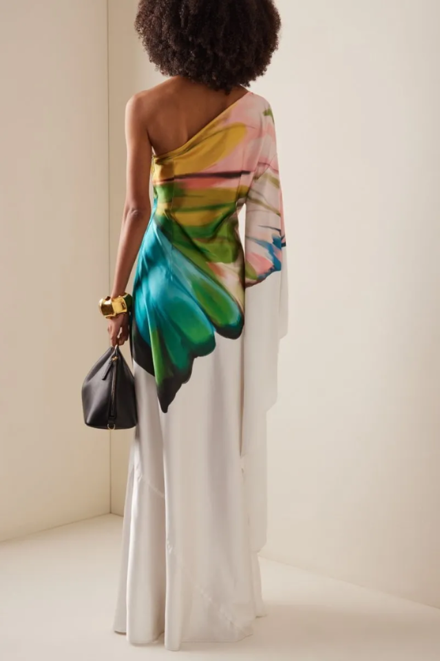Gracefully Styled Dress for Any Occasion