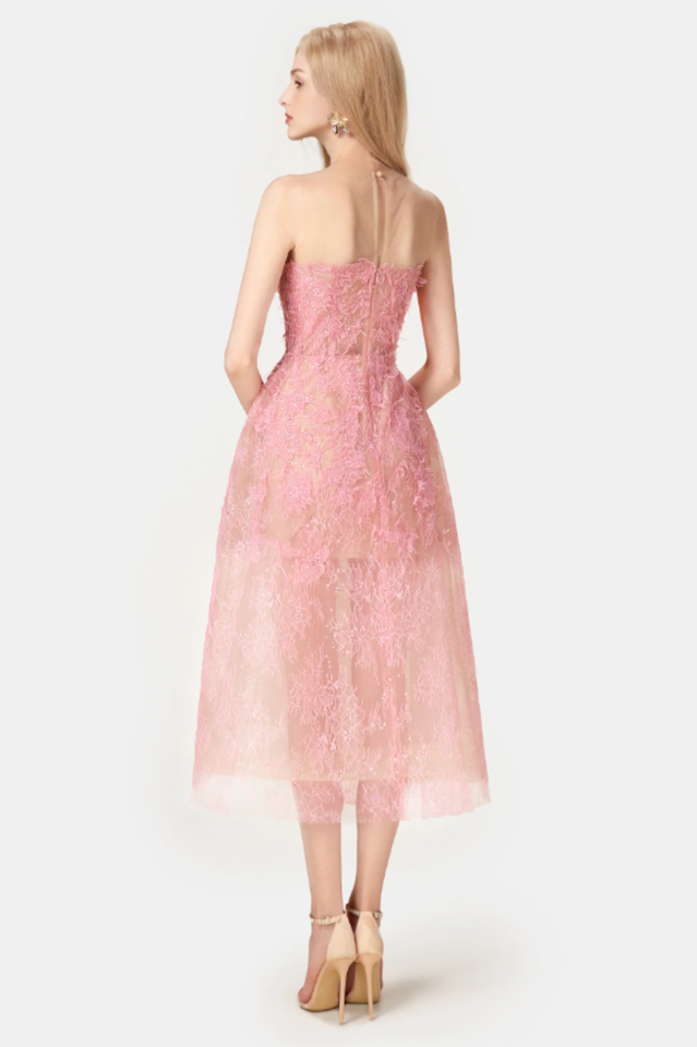 Classic Vintage Dress with a Flattering Fit