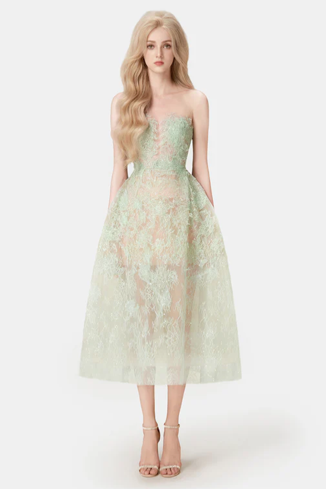 Classic Vintage Dress with a Flattering Fit
