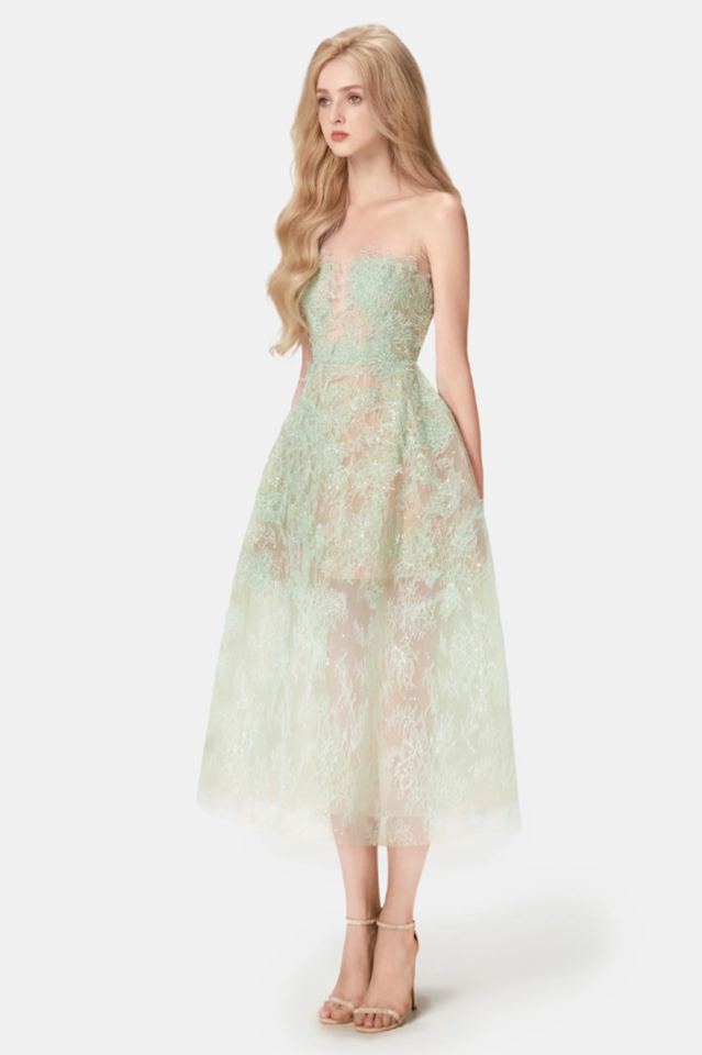 Classic Vintage Dress with a Flattering Fit
