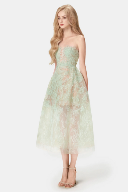 Classic Vintage Dress with a Flattering Fit