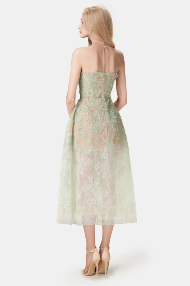 Classic Vintage Dress with a Flattering Fit