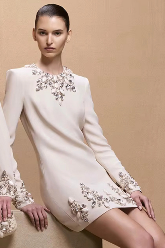 Effortlessly Elegant Dress with a Timeless Design