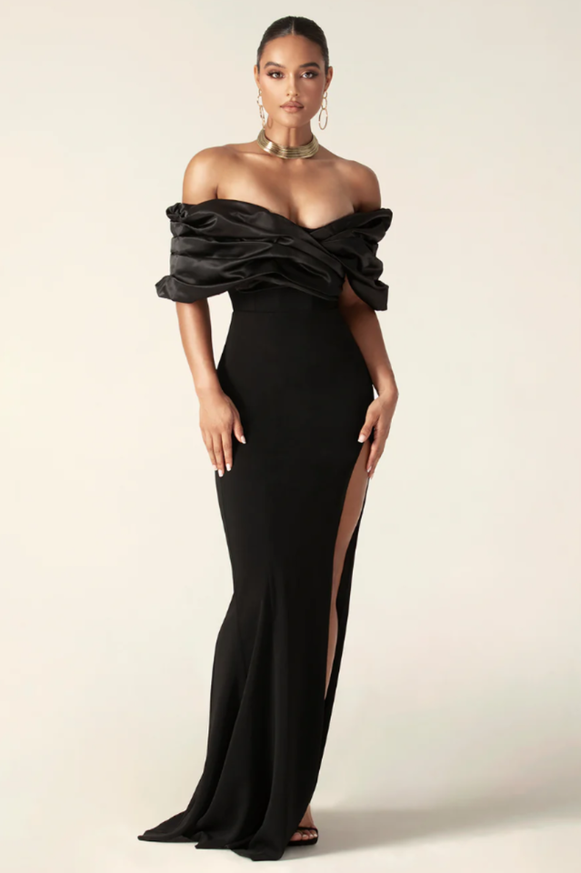 Beautifully Finished Dress in a Timeless Design