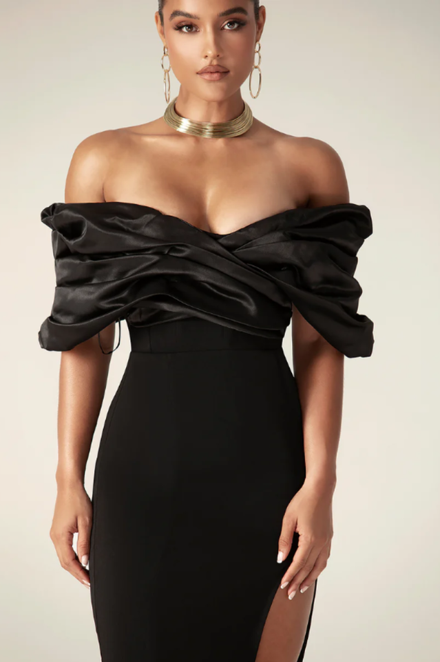 Beautifully Finished Dress in a Timeless Design
