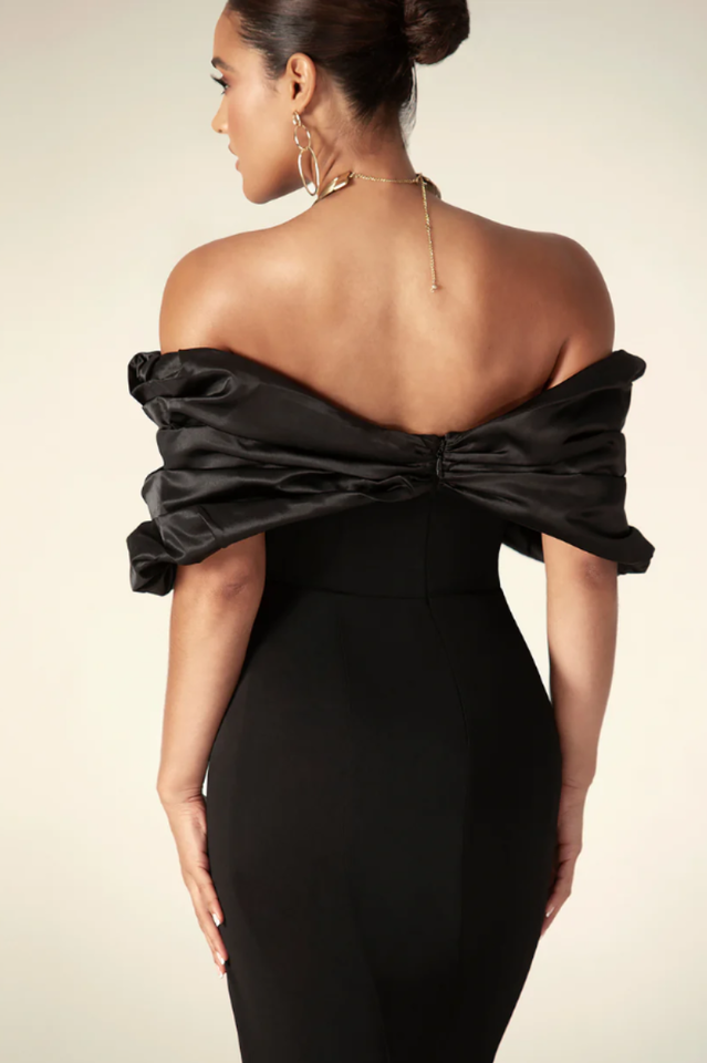 Beautifully Finished Dress in a Timeless Design