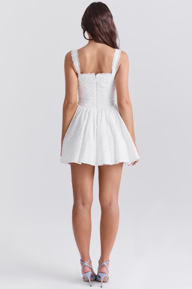 Beautifully Crafted Dress in a Classic Style