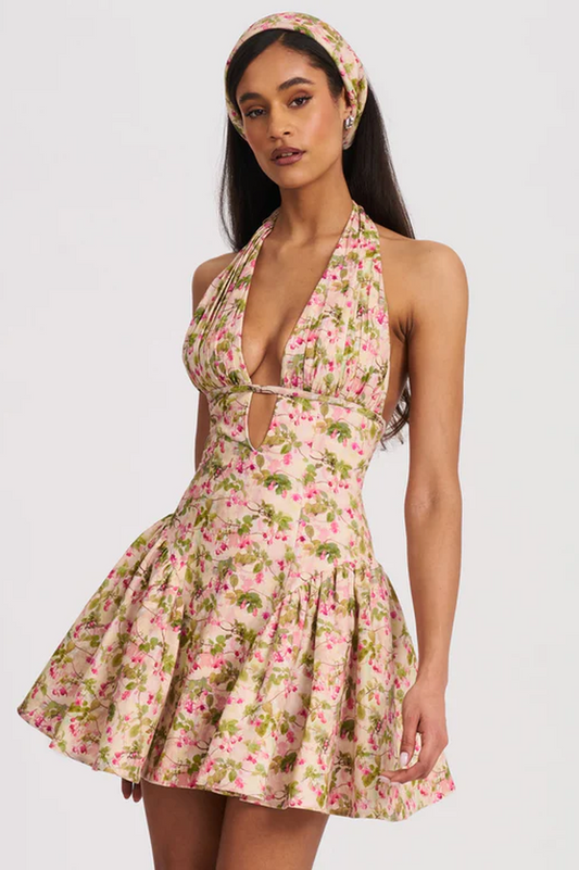 Well Tailored Dress with a Graceful Silhouette