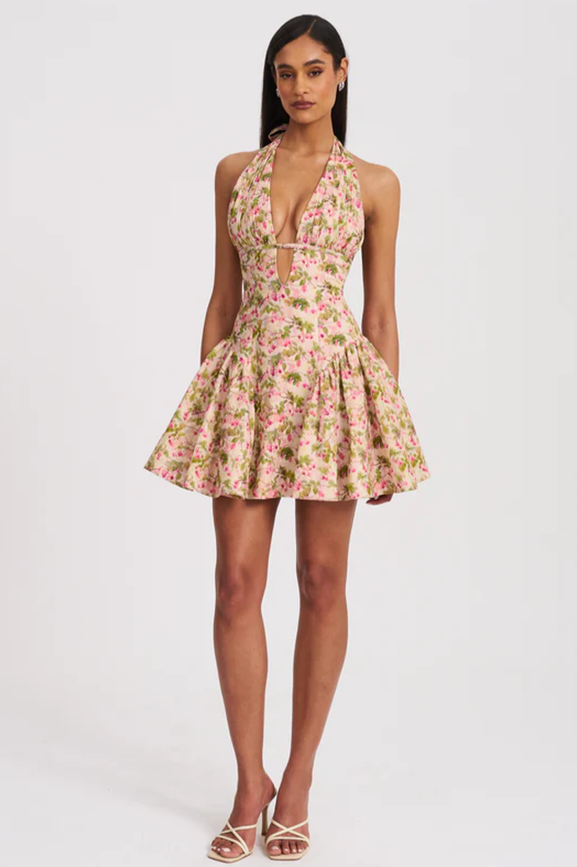 Well Tailored Dress with a Graceful Silhouette