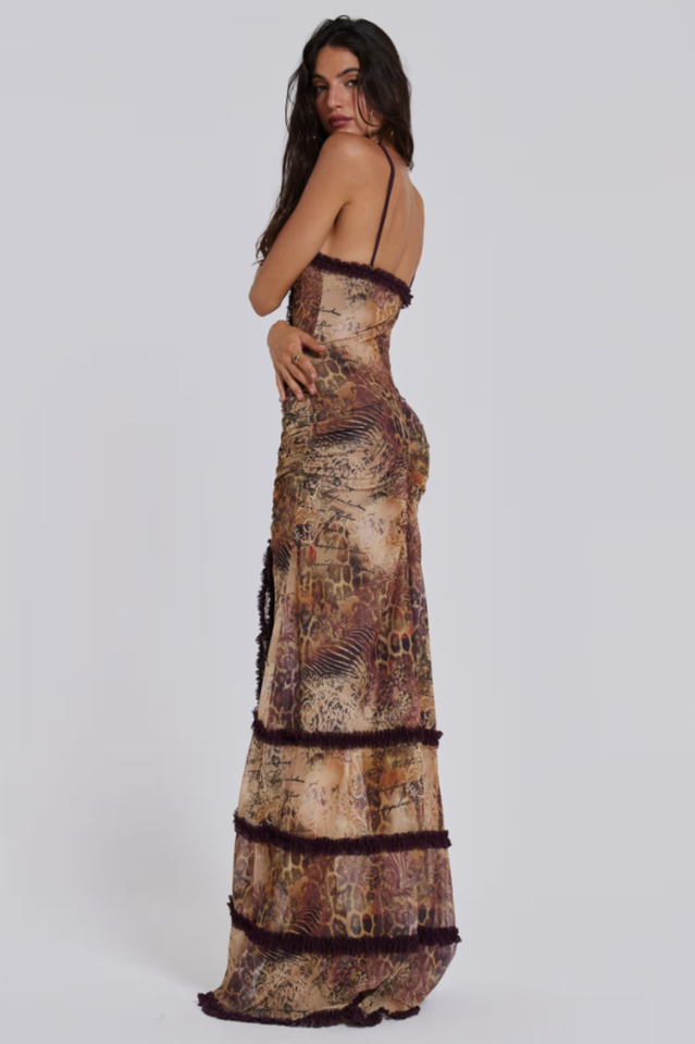 Well Tailored Dress with a Graceful Silhouette