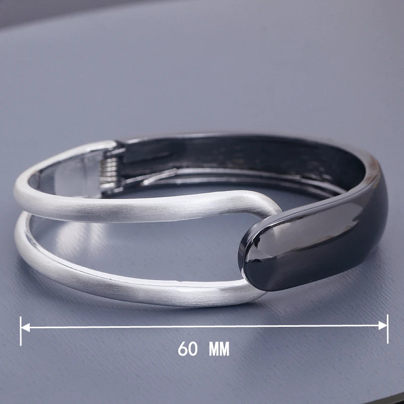 Romantic Gold Bracelet for Special Moments