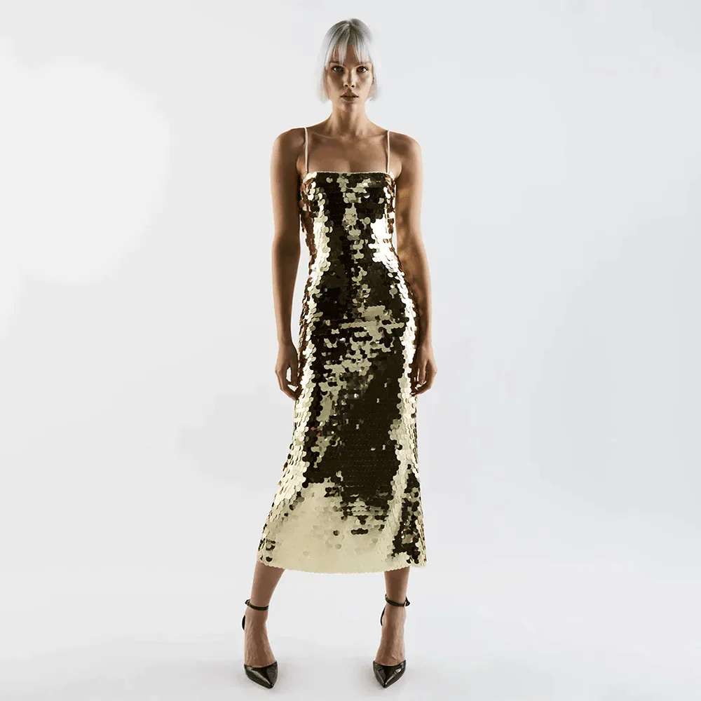 Gracefully Styled Dress for Any Occasion