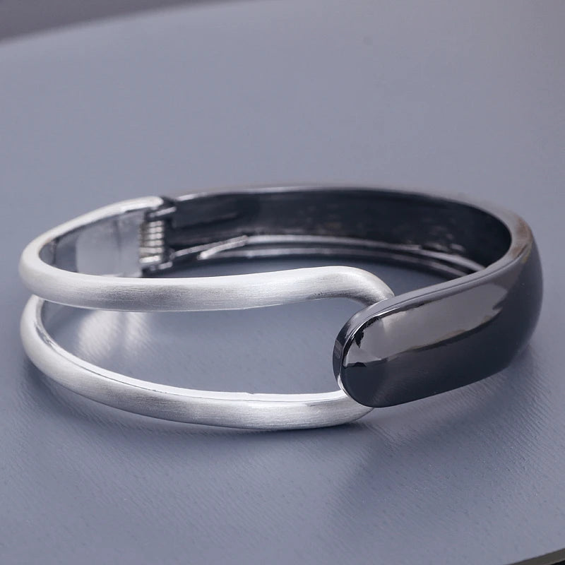 Romantic Gold Bracelet for Special Moments