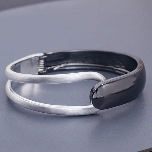 Romantic Gold Bracelet for Special Moments