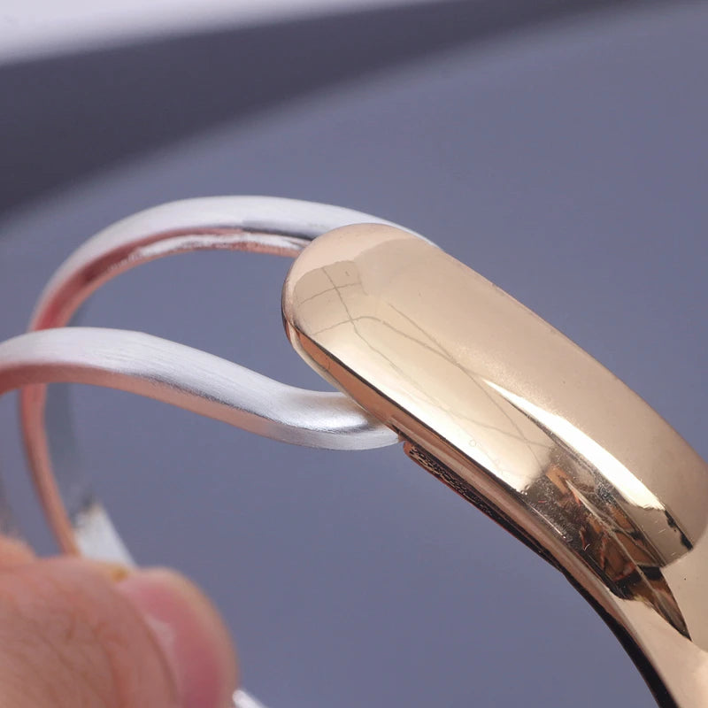 Romantic Gold Bracelet for Special Moments