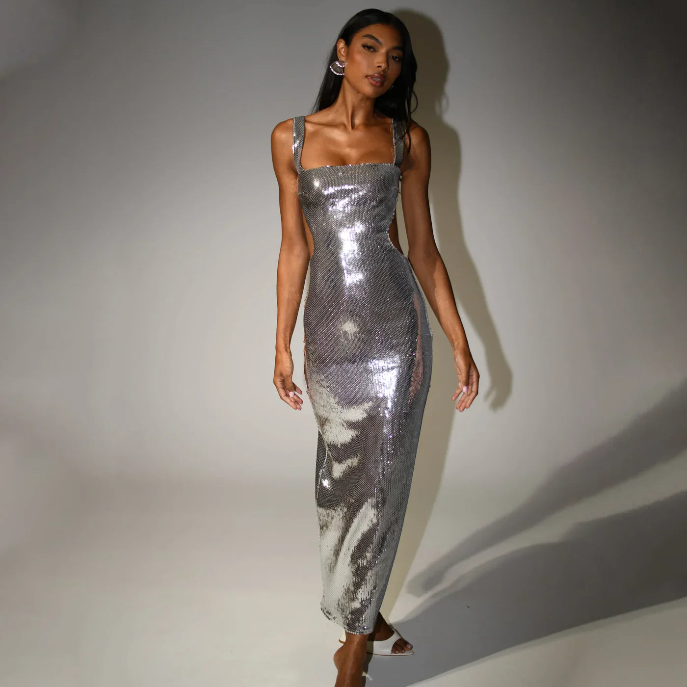 Well Tailored Dress with a Graceful Silhouette