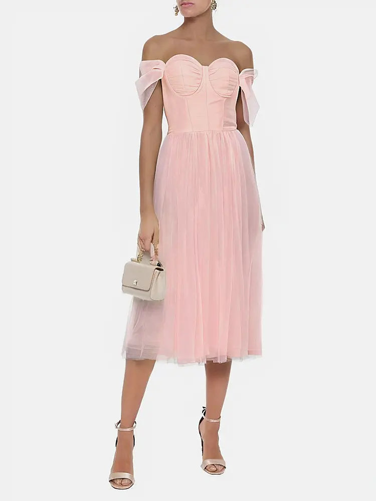 Effortlessly Elegant Dress with a Timeless Design
