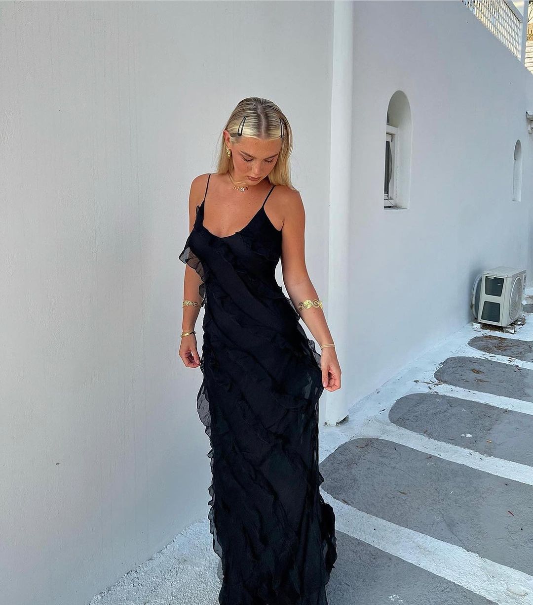 Sophisticated Dress with a Clean Classic Look