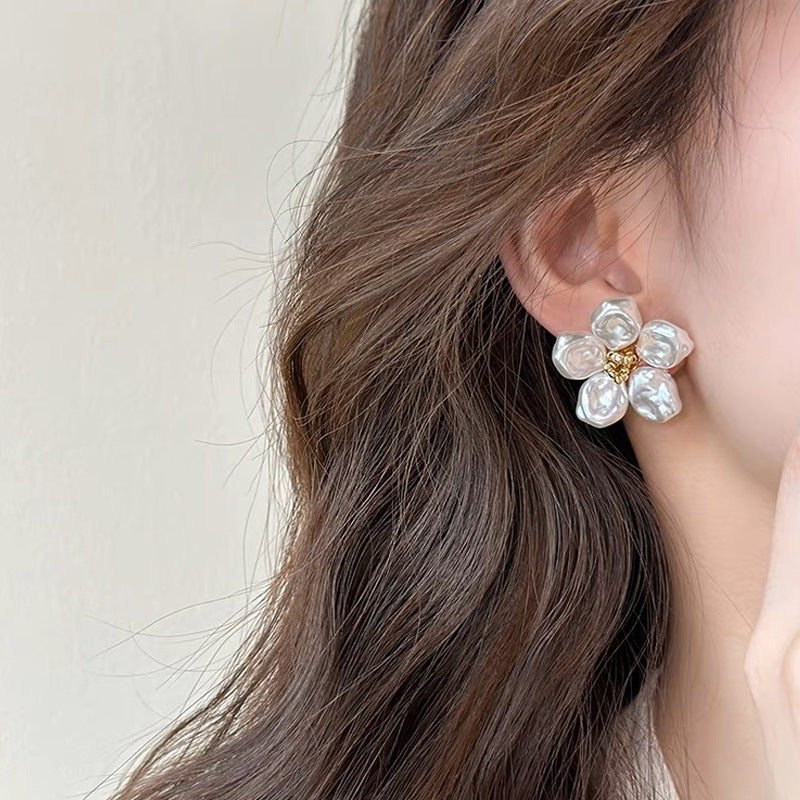 Classic Pearl Earring with Timeless Appeal