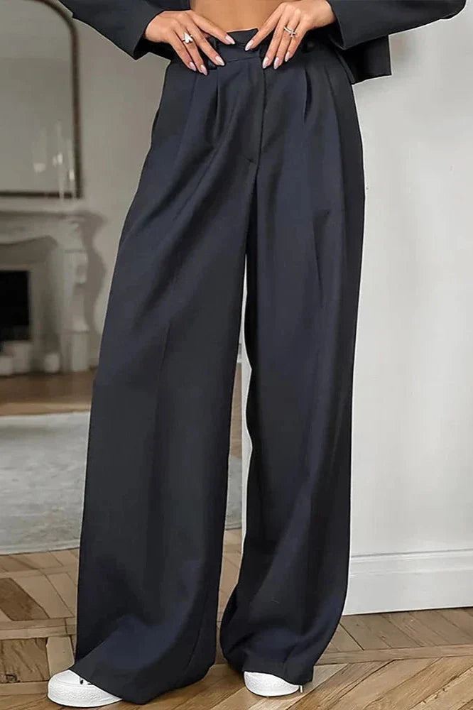 Well Tailored Pants with a Graceful Silhouette