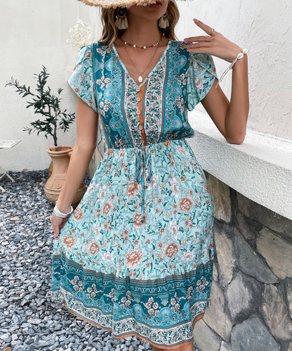 Effortlessly Elegant Dress with a Timeless Design