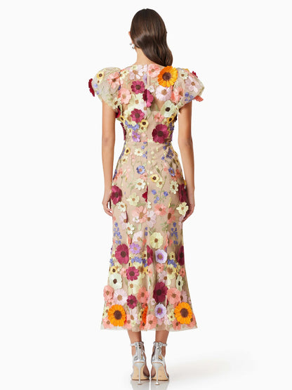 Well Tailored Dress with a Graceful Silhouette