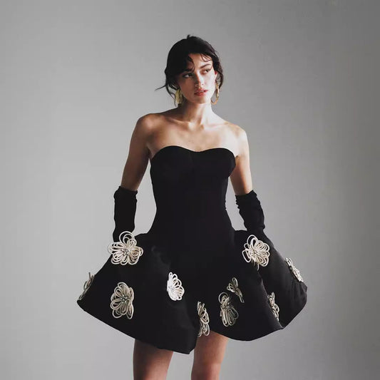 Well Tailored Dress with a Graceful Silhouette