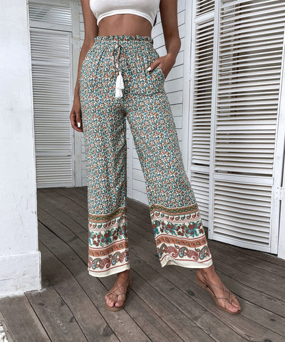 Effortlessly Elegant Pants with a Timeless Design