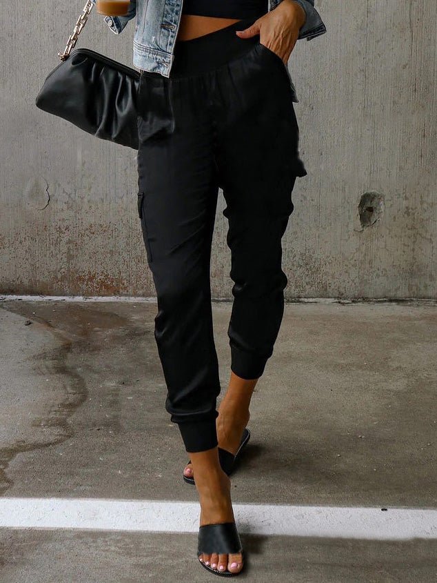 Effortlessly Elegant Pants with a Timeless Design