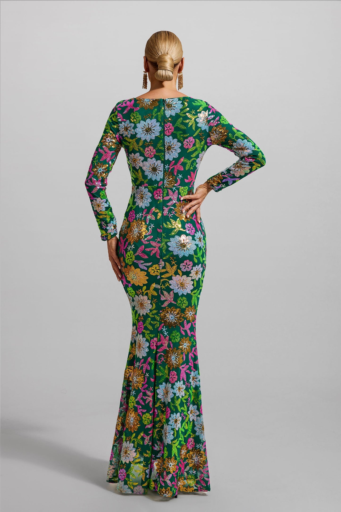 Beautifully Finished Dress in a Timeless Design