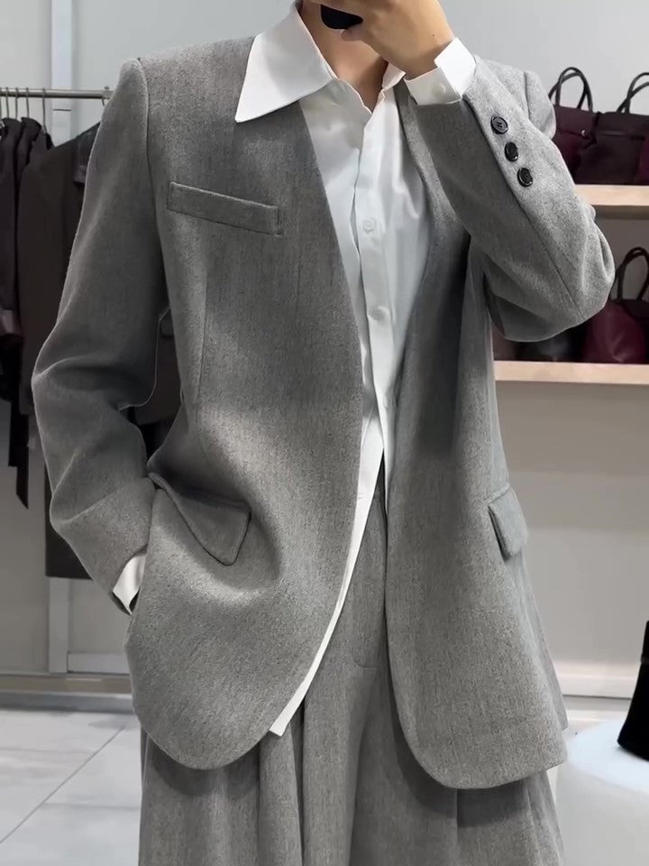 Effortlessly Elegant Pants with a Timeless Design