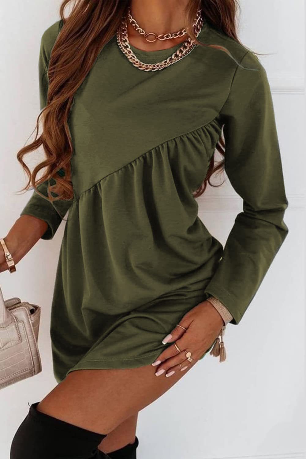 Beautifully Finished Dress in a Timeless Design
