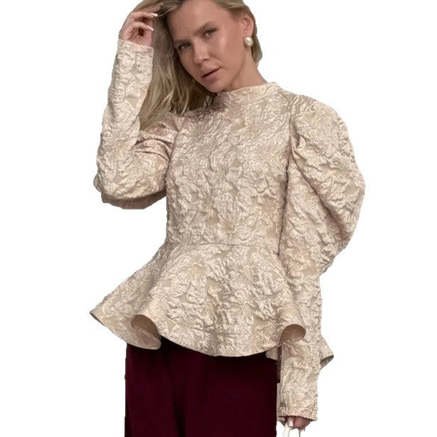 Well Tailored Shirt with a Graceful Silhouette