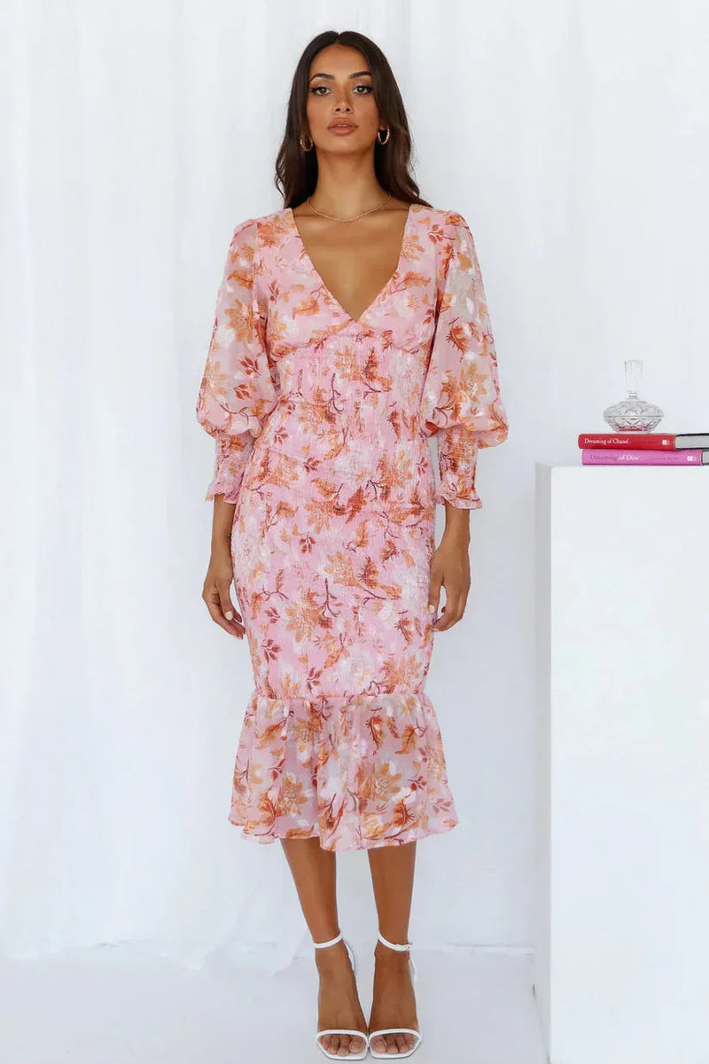 Well Tailored Dress with a Graceful Silhouette