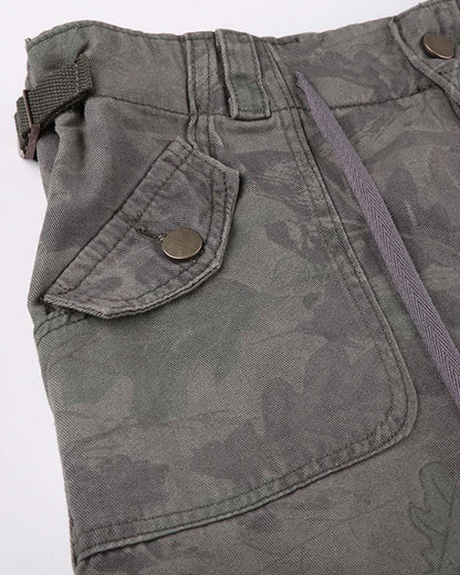 Effortlessly Elegant Pants with a Timeless Design