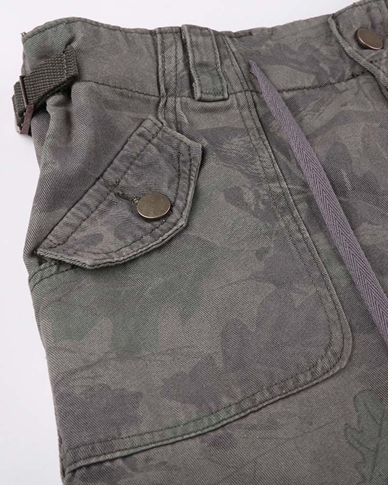 Effortlessly Elegant Pants with a Timeless Design